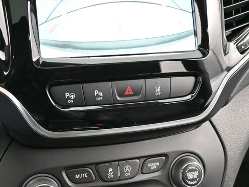 Used 2022 Jeep Cherokee Limited image 21