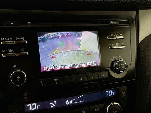 Used 2016 Nissan Rogue SV AWD/4WD image 15