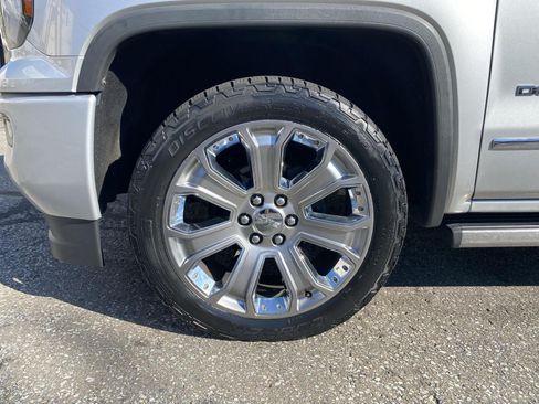 Used 2018 GMC Sierra 1500 Denali w/ Denali Ultimate Package AWD/4WD image 9