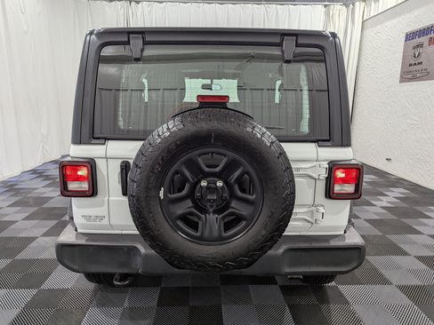 Used 2025 Jeep Wrangler Sport AWD/4WD image 8