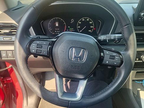 Certified 2025 Honda Pilot Touring image 21