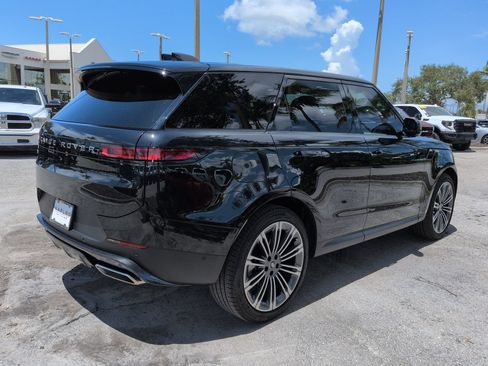 Used 2025 Land Rover Range Rover Sport SE AWD/4WD image 5