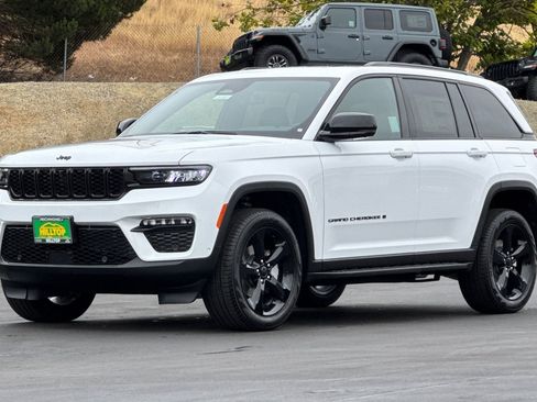 New 2025 Jeep Grand Cherokee Limited w/ Luxury Tech Group II image 9