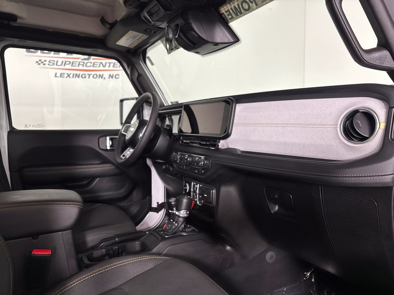 Used 2026 Jeep Wrangler Unlimited Sahara AWD/4WD image 31