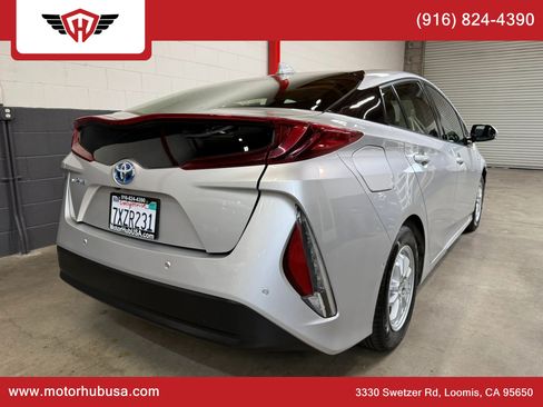 Used 2017 Toyota Prius Prime Advanced w/ Carpet Mat Package FWD image 7