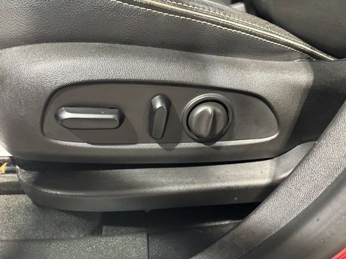 Used 2018 GMC Terrain Denali w/ Comfort Package AWD/4WD image 17
