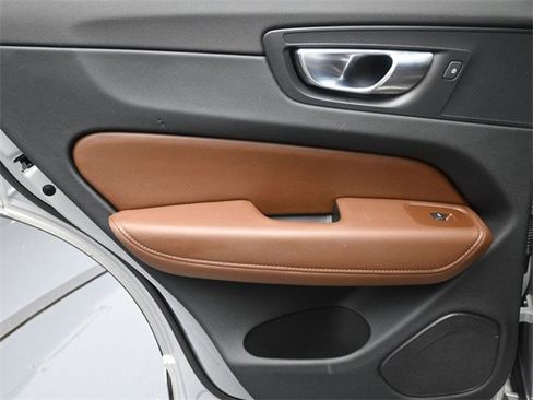 Used 2023 Volvo XC60 B5 Ultimate w/ Protection Package Premier image 23