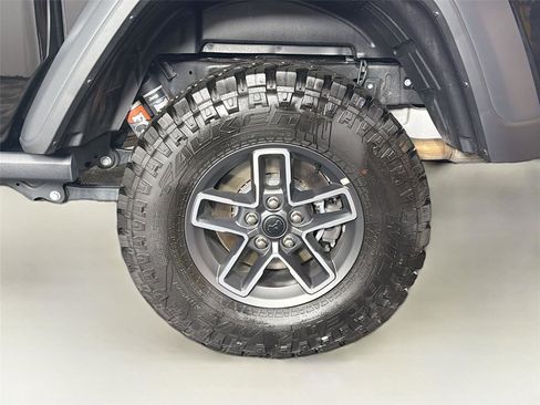 Used 2026 Jeep Gladiator Mojave w/ Safety Group AWD/4WD image 31