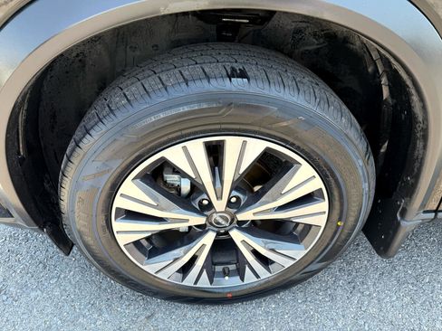 Used 2023 Nissan Rogue SV image 42