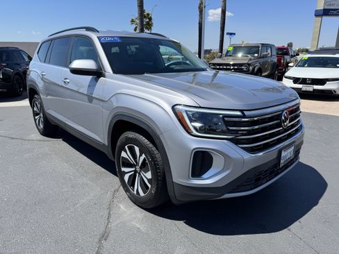 Used 2024 Volkswagen Atlas SE FWD image 2