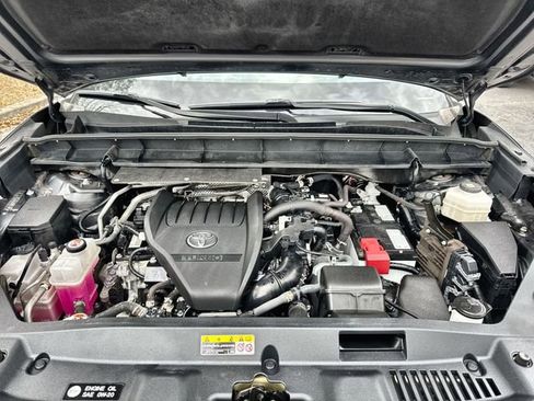 Used 2024 Toyota Highlander LE image 34