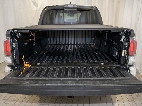 Used 2022 Toyota Tacoma TRD Off-Road image 6