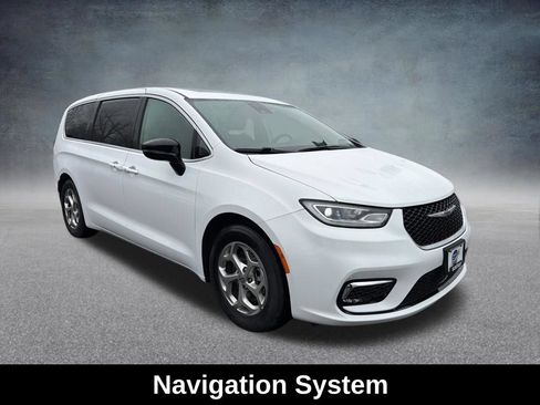 Used 2024 Chrysler Pacifica Limited FWD image 9