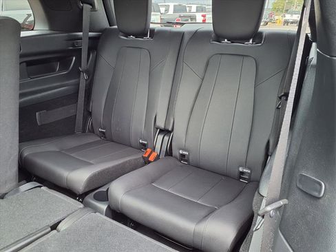 Used 2024 Mercedes-Benz GLB 250 4MATIC image 22