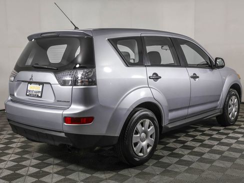 Used 2009 Mitsubishi Outlander ES image 12