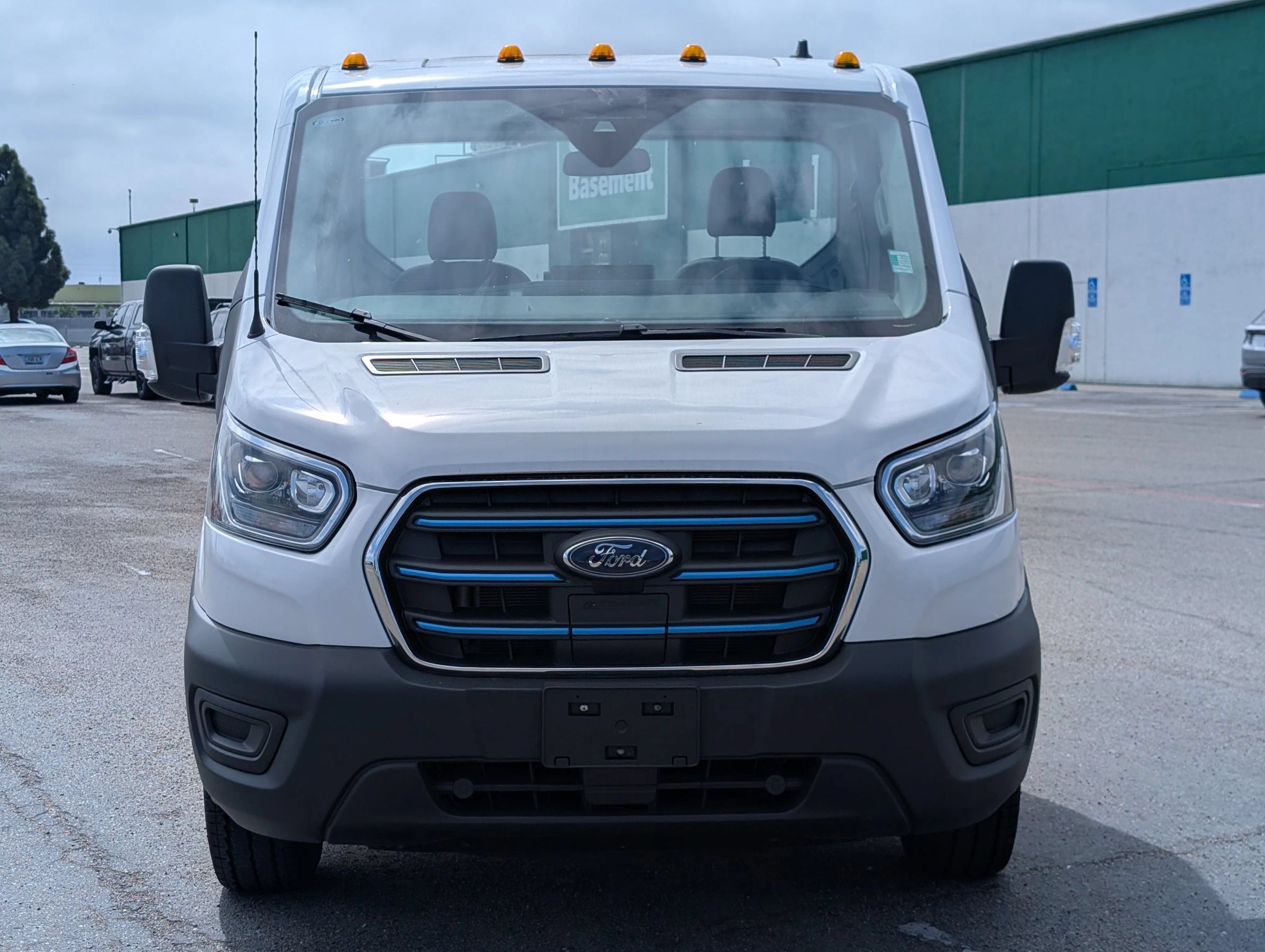 Used 2023 Ford E-Transit RWD image 4