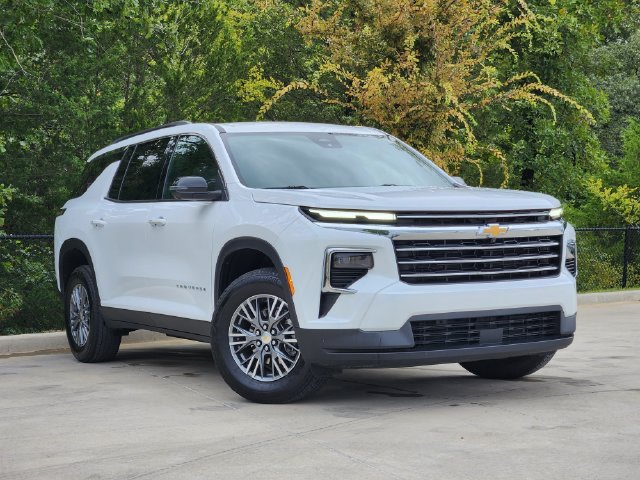 Used 2026 Chevrolet Traverse LT w/ Driver Confidence Package FWD image 1