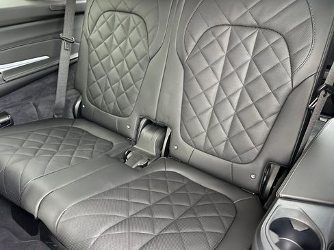 Used 2025 BMW X7 xDrive40i w/ Premium Package image 19