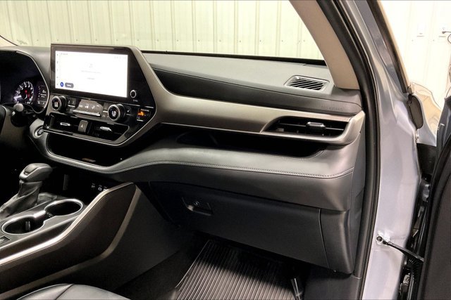 Certified 2024 Toyota Highlander XLE AWD/4WD image 17