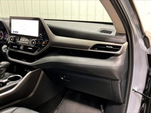 Certified 2024 Toyota Highlander XLE AWD/4WD image 17