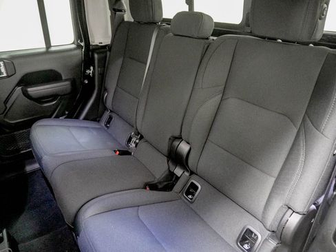 Used 2023 Jeep Gladiator Sport image 33