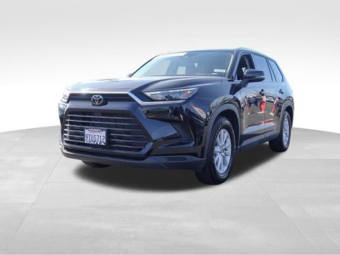 Certified 2025 Toyota Grand Highlander XLE image 8