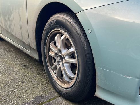 Used 2022 Toyota Prius XLE image 5