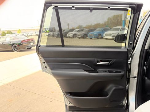 Used 2024 Toyota Grand Highlander XLE image 28