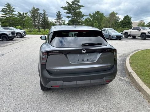 Certified 2025 Nissan Kicks SV AWD/4WD image 31