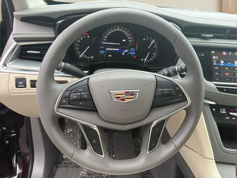 Used 2017 Cadillac XT5 Luxury AWD/4WD image 12