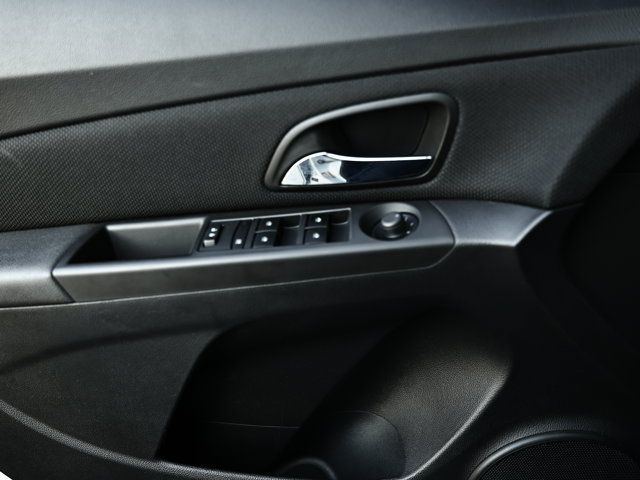 Used 2015 Chevrolet Cruze LT FWD image 13