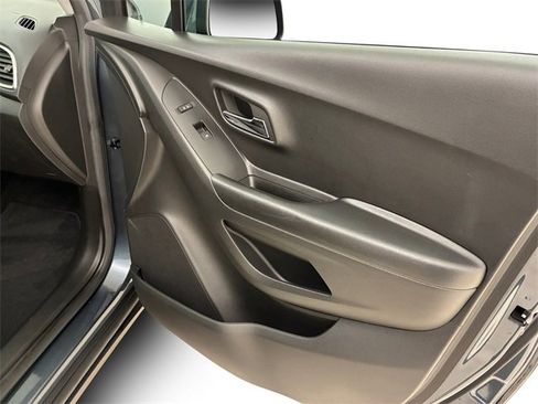 Used 2022 Chevrolet Trax LT w/ Driver Confidence Package image 15