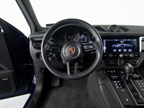 Used 2025 Porsche Macan image 16