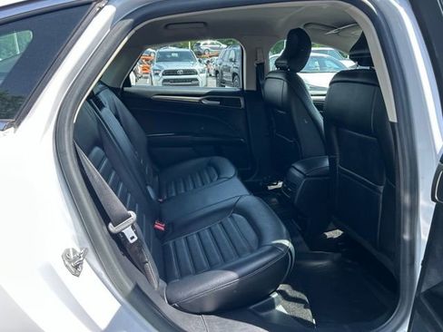 Used 2017 Ford Fusion SE w/ Fusion SE Technology Package FWD image 14