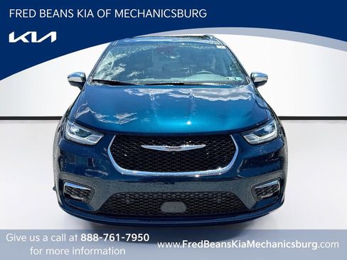 Used 2022 Chrysler Pacifica Limited w/ Uconnect Theater Family Group AWD/4WD image 2