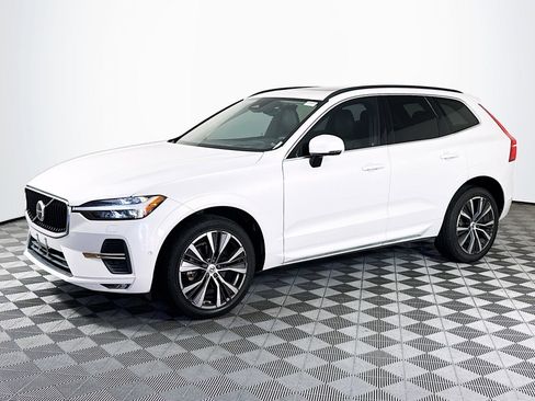 Used 2022 Volvo XC60 B5 Momentum w/ Advanced Package FWD image 4