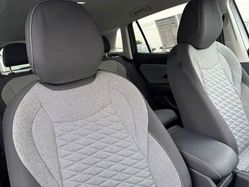 Used 2025 Volkswagen Tiguan S image 15