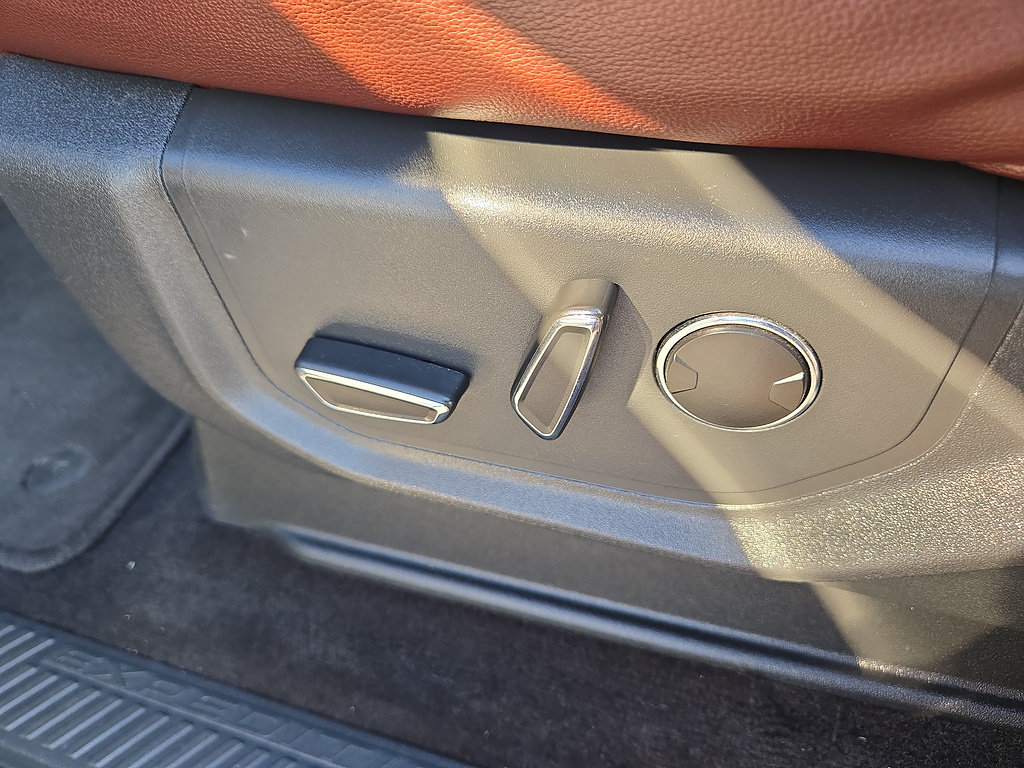 Used 2022 Ford Expedition Max Limited AWD/4WD image 24