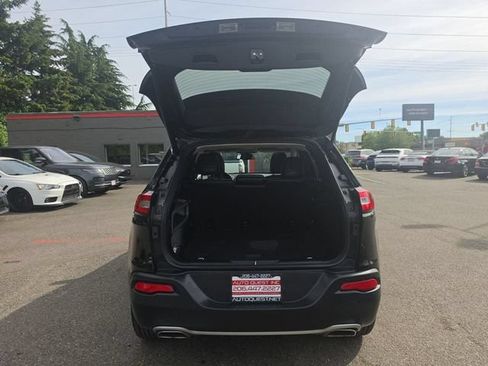 Used 2015 Jeep Cherokee Limited w/ Luxury Group AWD/4WD image 11