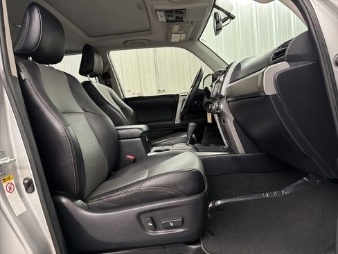 Used 2018 Toyota 4Runner SR5 Premium image 28