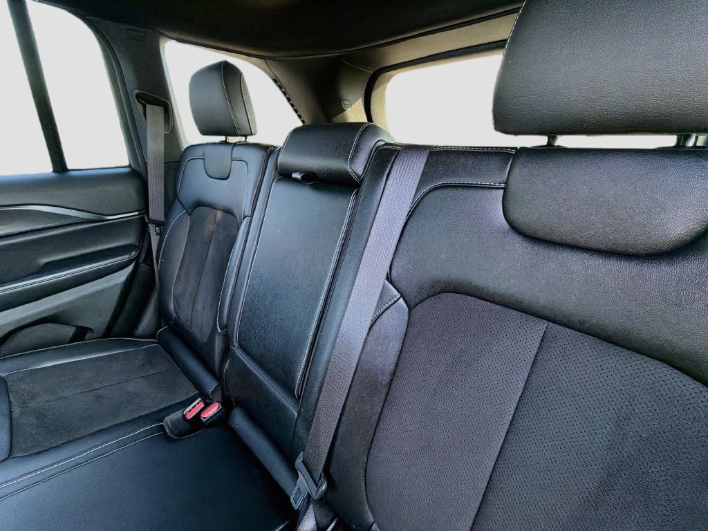Used 2023 Jeep Grand Cherokee Altitude AWD/4WD image 12
