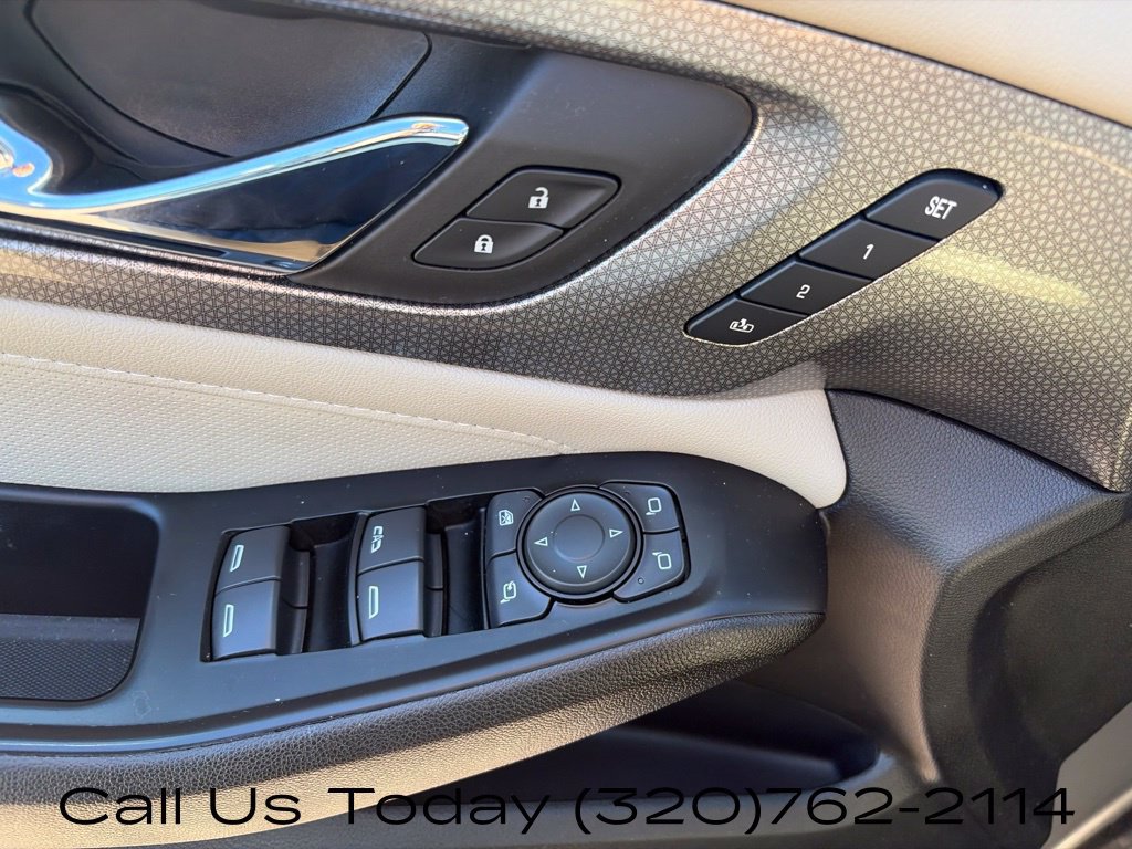 Used 2023 Chevrolet Traverse Premier AWD/4WD image 16