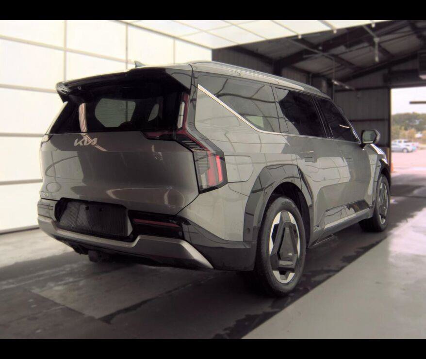 Used 2024 Kia EV9 Land AWD/4WD image 9