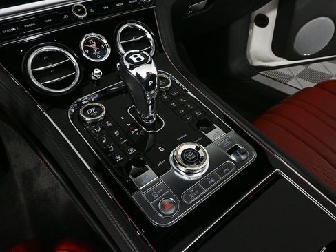 Used 2021 Bentley Continental GT V8 image 13