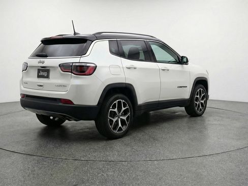 Used 2025 Jeep Compass Limited image 9