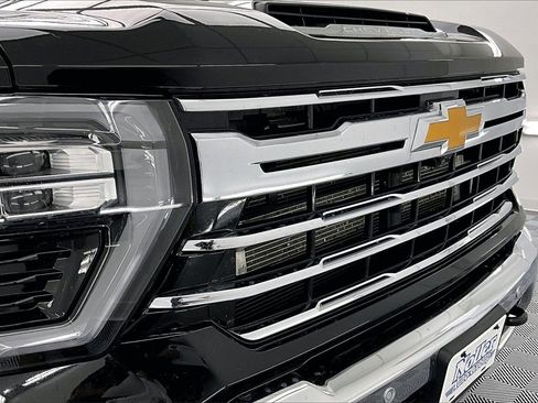 Used 2024 Chevrolet Silverado 2500 LTZ w/ LTZ Convenience Package image 29