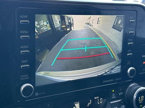 Used 2021 Toyota Highlander XLE FWD image 20