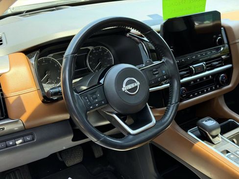 Used 2022 Nissan Pathfinder Platinum AWD/4WD image 13