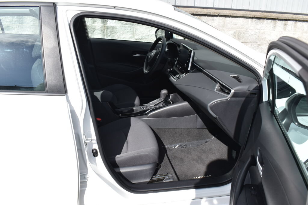 Certified 2021 Toyota Corolla LE w/ Carpet Mat Package (TMS) FWD image 25