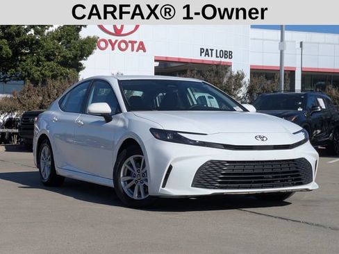 Used 2025 Toyota Camry SE FWD image 2